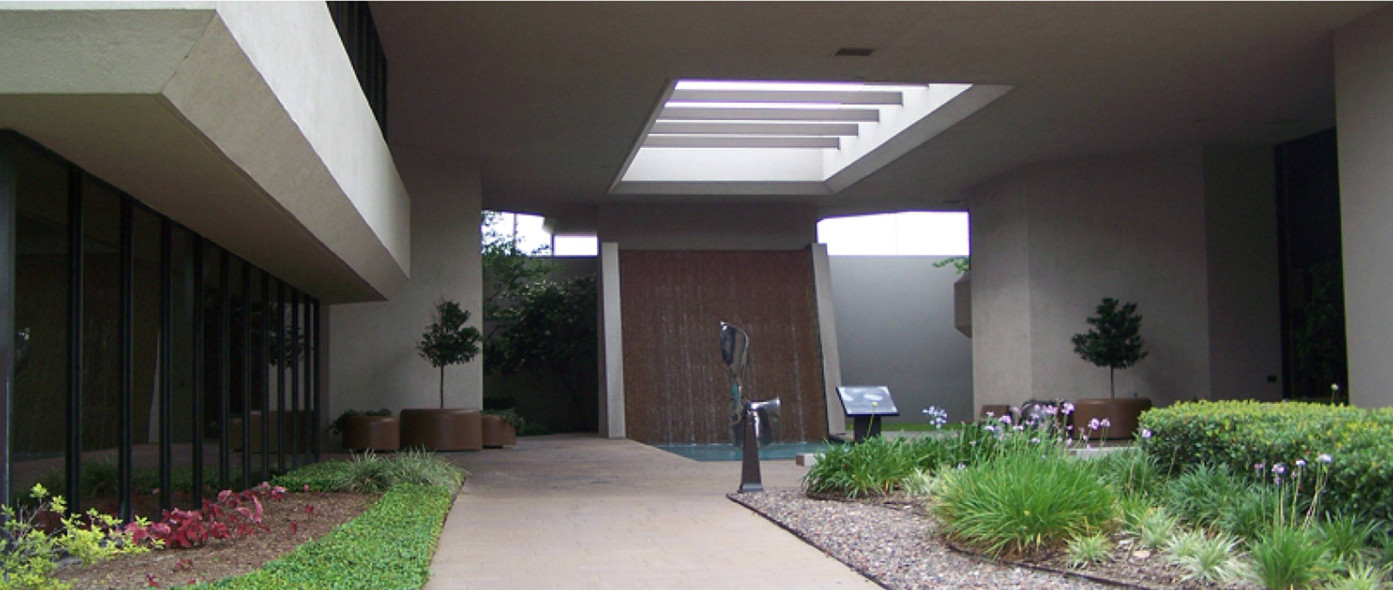 Garden-office setting at 11111 Wilcrest Green Dr near the Park Eight Place Walkable Place district